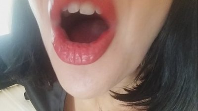 Kara, via duonpatrino ne lasos vin iri al lernejo hodiaŭ... Mi bezonas vin tro multe...